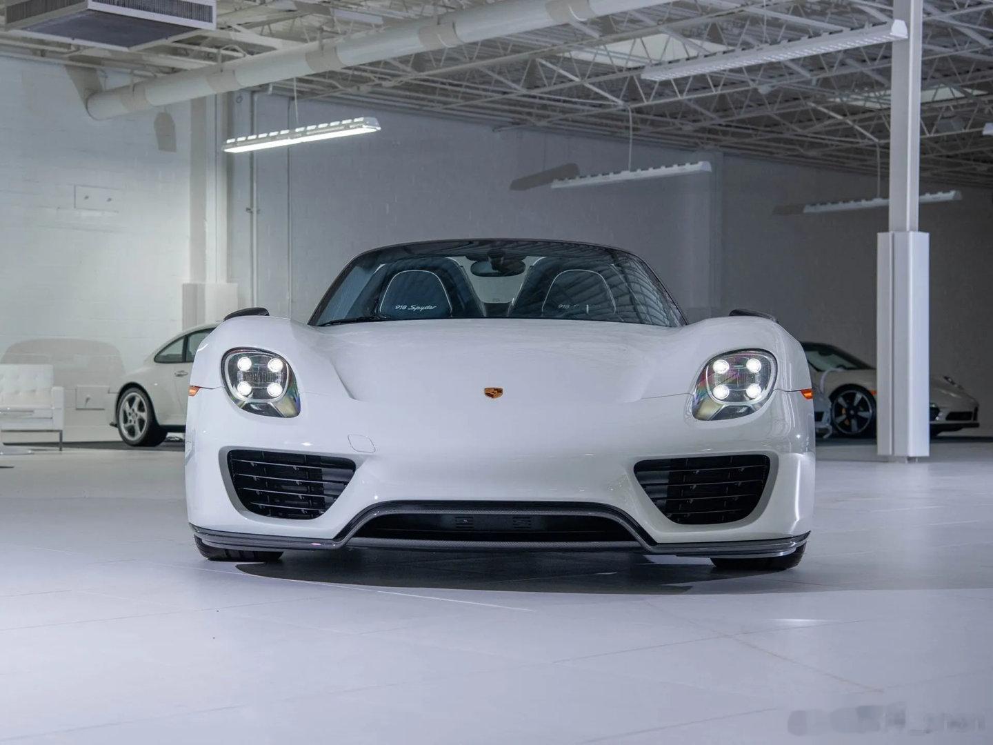 #shen车视界# 不愧是【白色保时捷收藏】的藏品，除了这辆定制化程度极高、里程