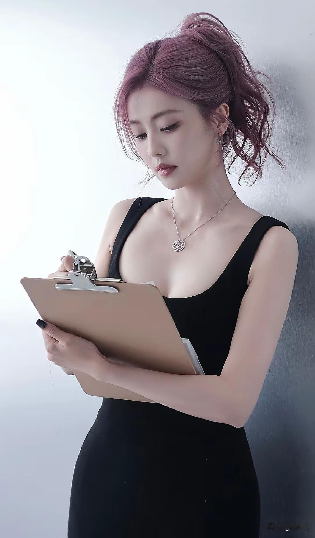 判断下，她会速记不……