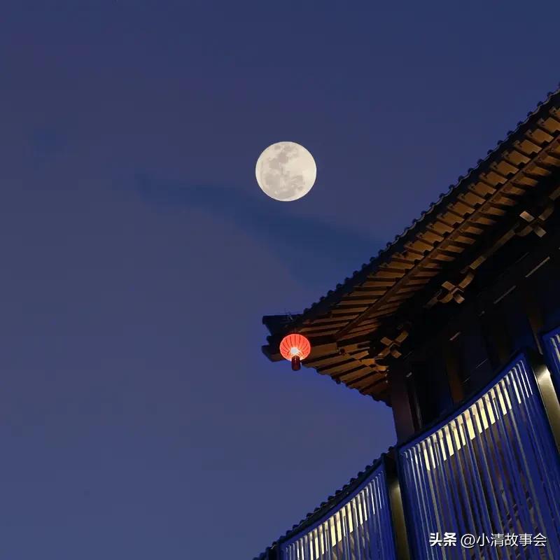 上联“人不可貌相”，经典下联是“海水不可斗量”。从对联要求看，“人”和“海水”都