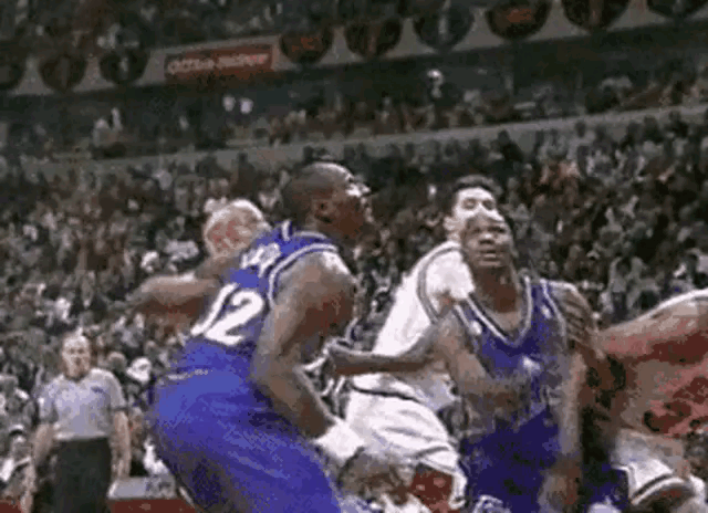 为啥现在的球迷总说，“卡尔马龙这一下要是真打到皮蓬脸上，皮蓬就基本退役了”？
巅