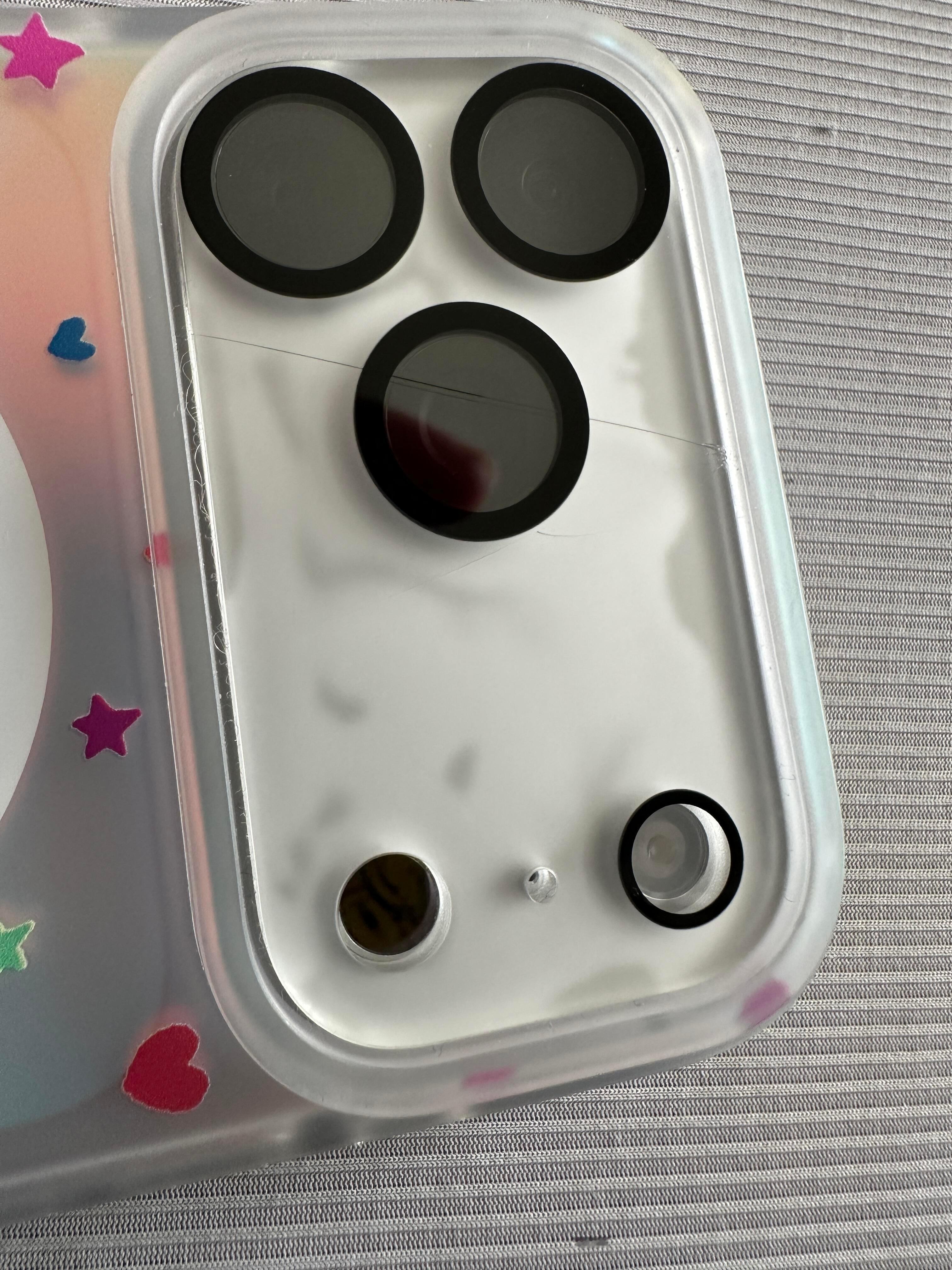 第一批给iPhone 17 Pro贴镜头膜的已经取不下来了 ​​​