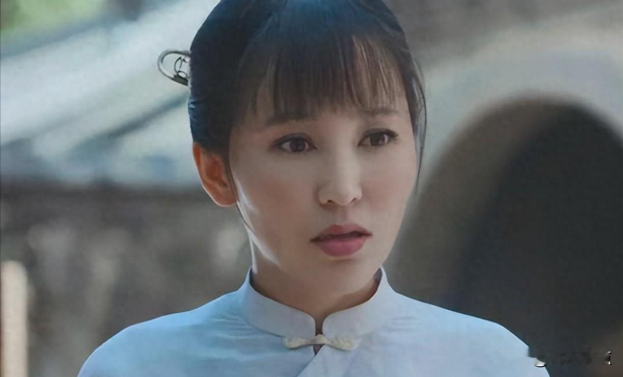 地下室没暖气，剧本堆到床头，孩子在隔壁睡着。
岳丽娜和郭靖宇这三十年，根本不是谁