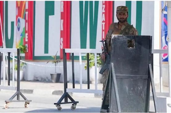 美伊二次和谈前夕，局势突发变数，美军的挑衅彻底打破了谈判前的平静。4月19日晚间