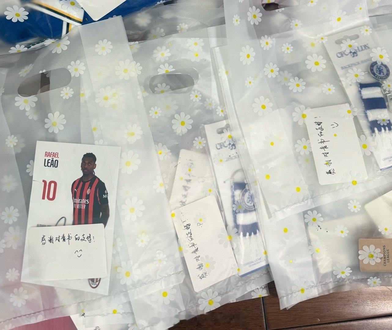 抽奖一时爽…寄快递寄到头晕大概有八十个快递要慢慢寄走。。 