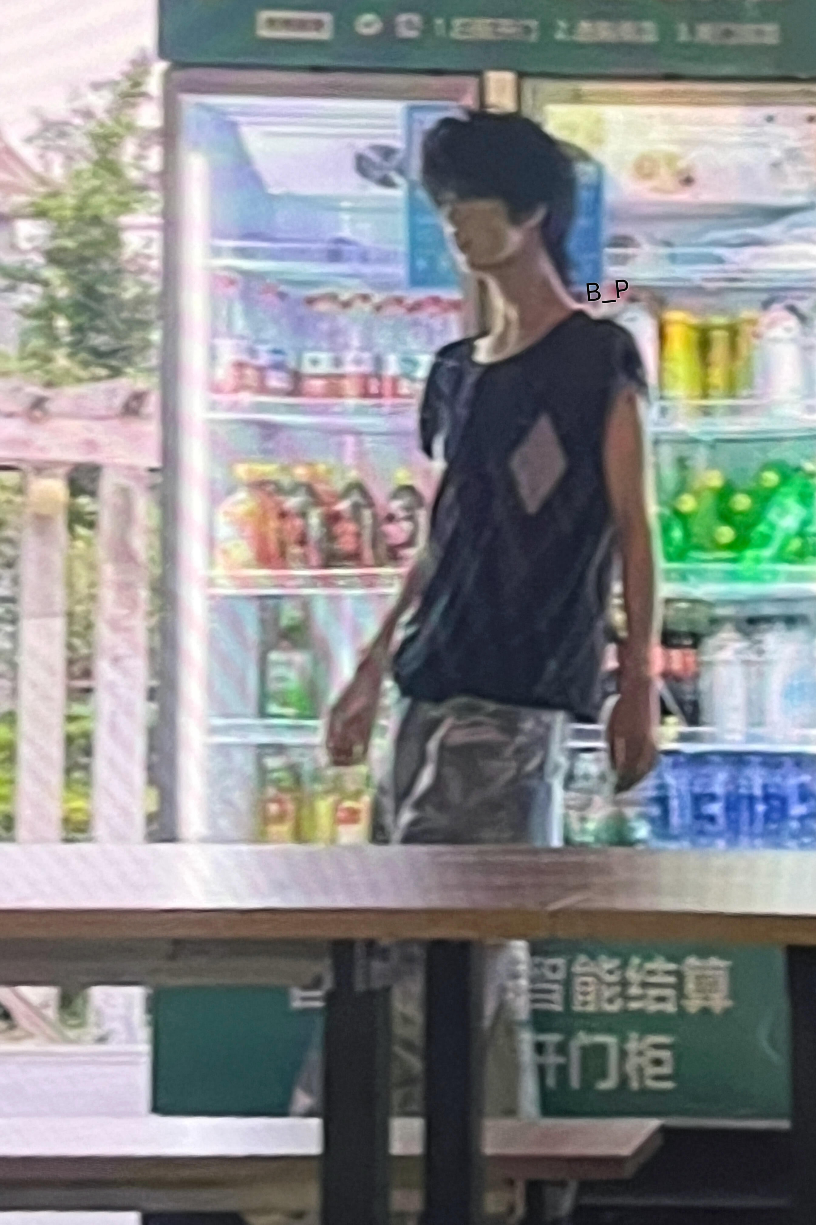 张函瑞瘦成这样了不是wok张函瑞怎么瘦成这样了，都快瘦脱相了，函瑞要好好吃饭啊！