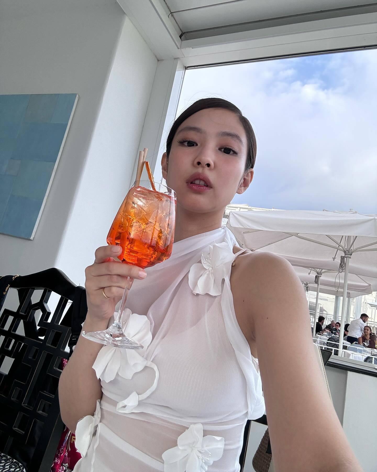 Jennie ins更新🤍 ​​​