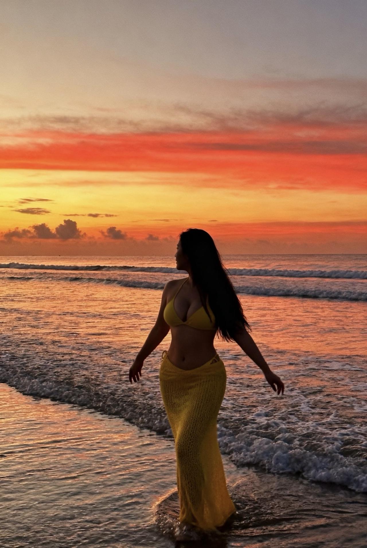 海边 比基尼 沙滩泳装美女比基尼 海边穿搭 时尚穿搭 好身材性感女神