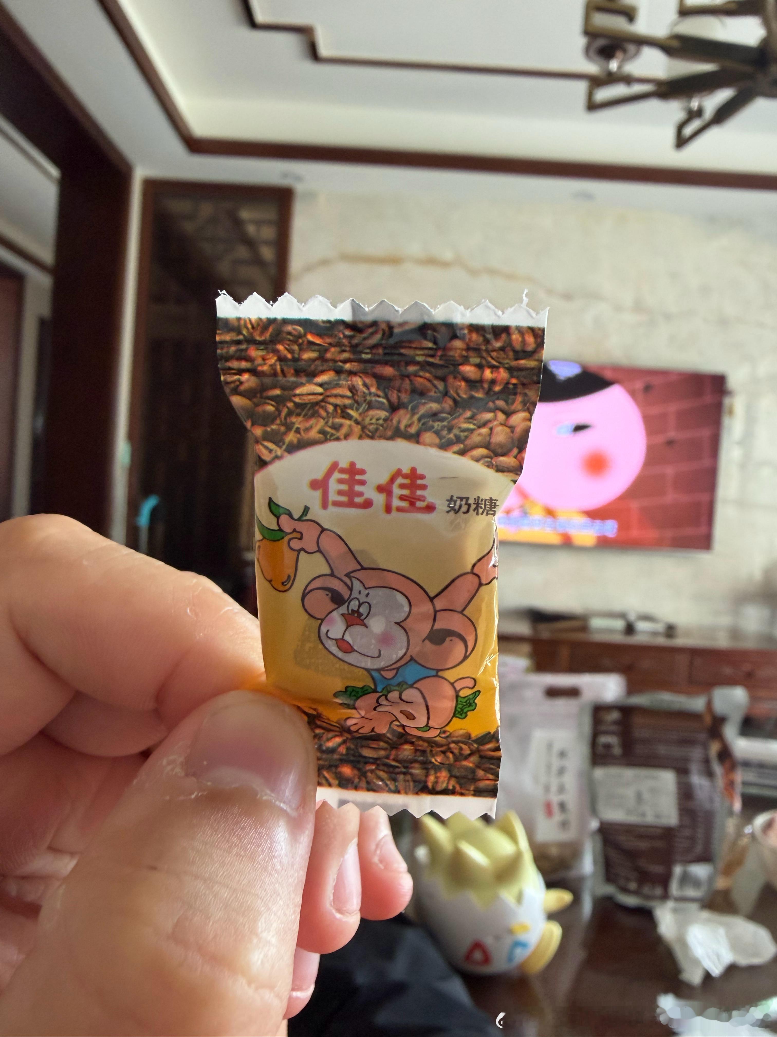 好多年没见到喔喔佳佳奶糖了，真正的儿时味道👅 