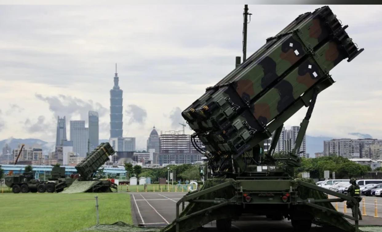 特朗普说，不许中国向伊朗提供武器。中国回答，美国向台湾出售武器不能阻碍祖国的统一