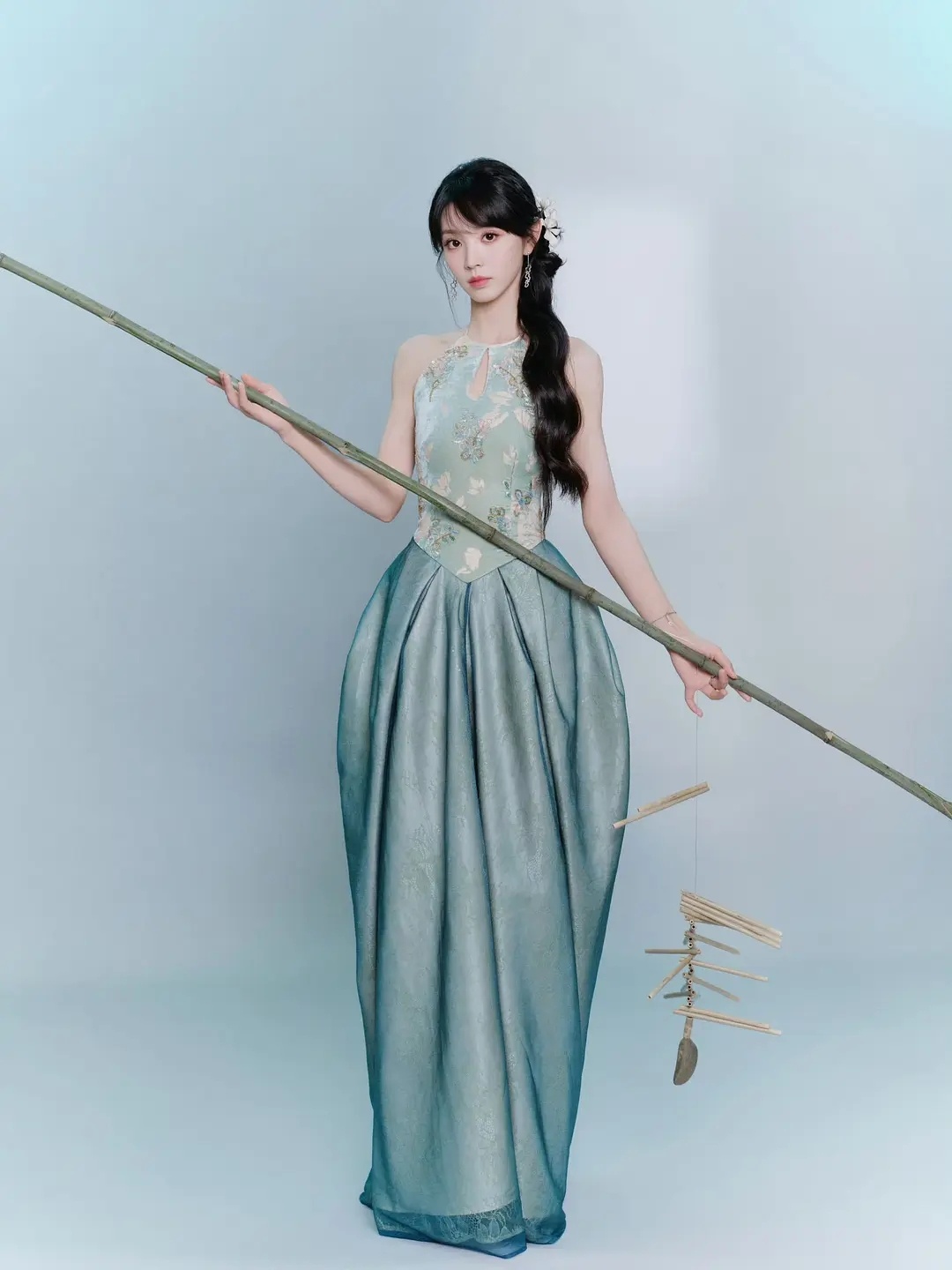 田曦薇vs刘诗诗，谁的衣服更有设计感？ 