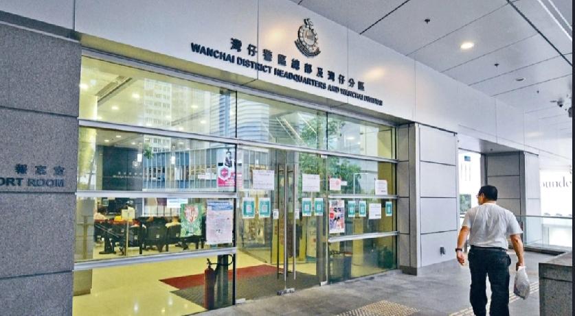 今日（18日）下午1时许，警方接到湾仔庄士敦道148号一间珠宝金行职员报案。该职