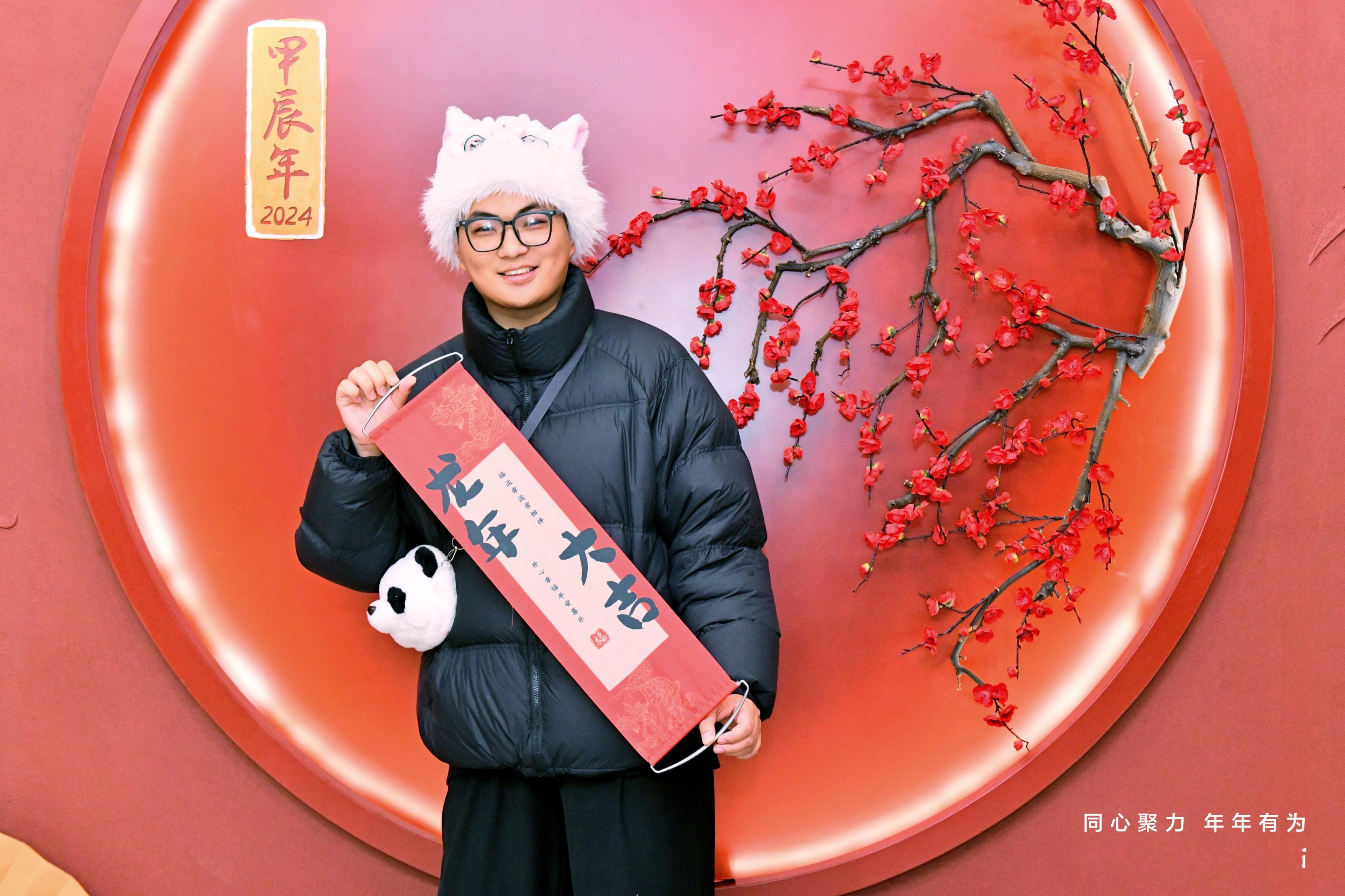 今天路过华为快闪店拍了张照片[泪]今成都尊冷啊[泪] ​​​