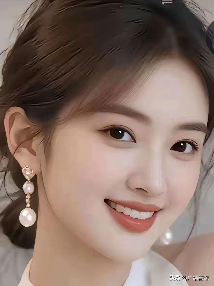 甜美笑容，珍珠耳环，温柔可人💝🌸🌴