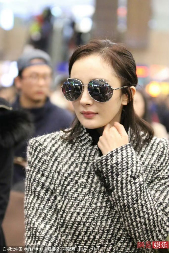 杨幂 🦊杨幂prada品牌代言人杨幂短发 出圈杨幂冷脸萌杨幂工作室被赞开窍 如