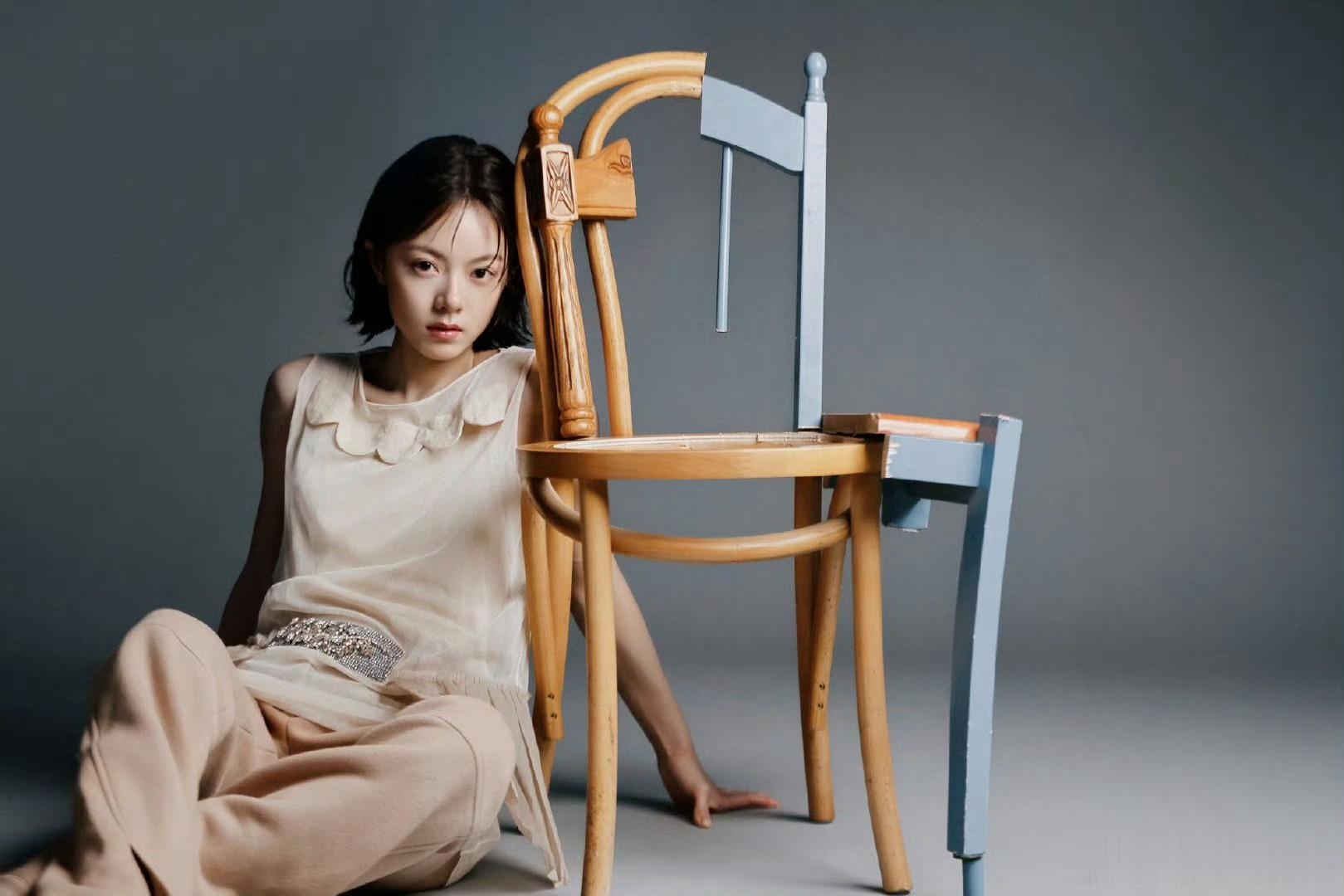赵今麦ELLE新加坡八月刊此女把甜酷辣这一块拿捏住了！ 