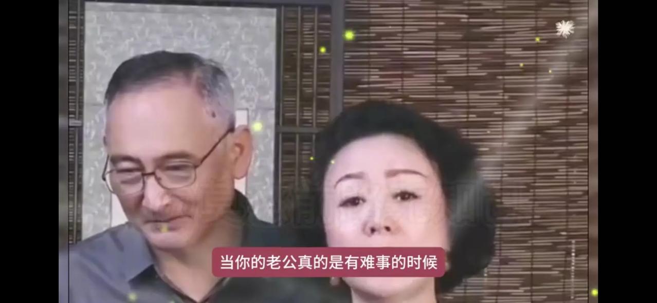 马三立让杨少华给自己捧哏，他对杨少华说：宝贝，你有饭了。每说到这里，杨少华掩面而