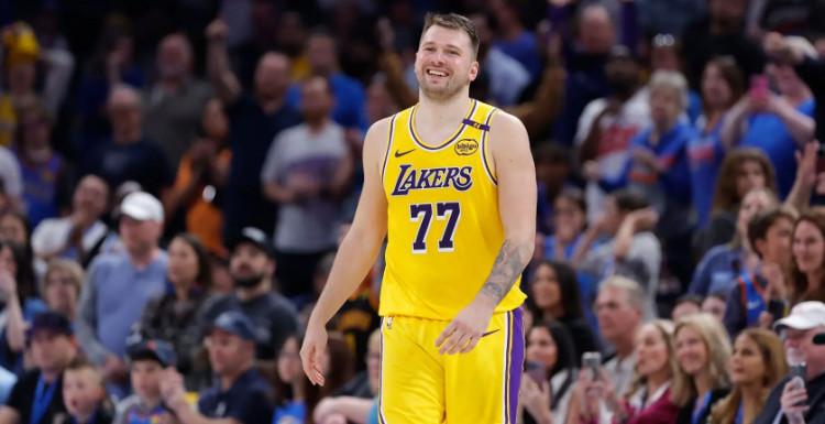 东契奇和哈登其实非常相似，两人都是持球大核，东契奇的得分和传球能力要略好于哈登，