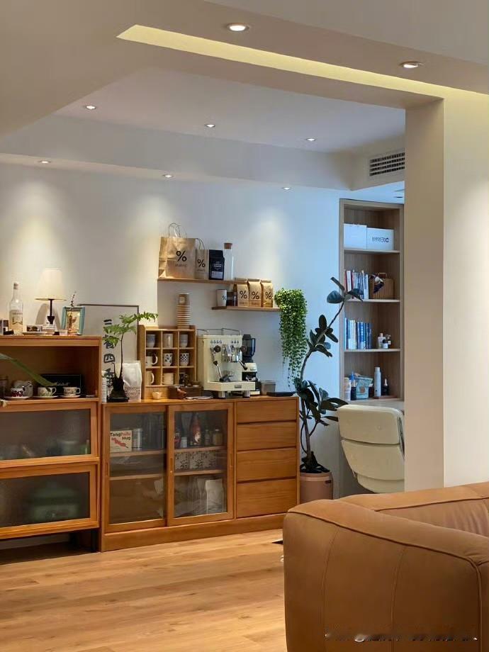 我发现——人啊，只要少往外跑，别没事就跟人瞎来往，有空就待在家里，把屋子收拾得干