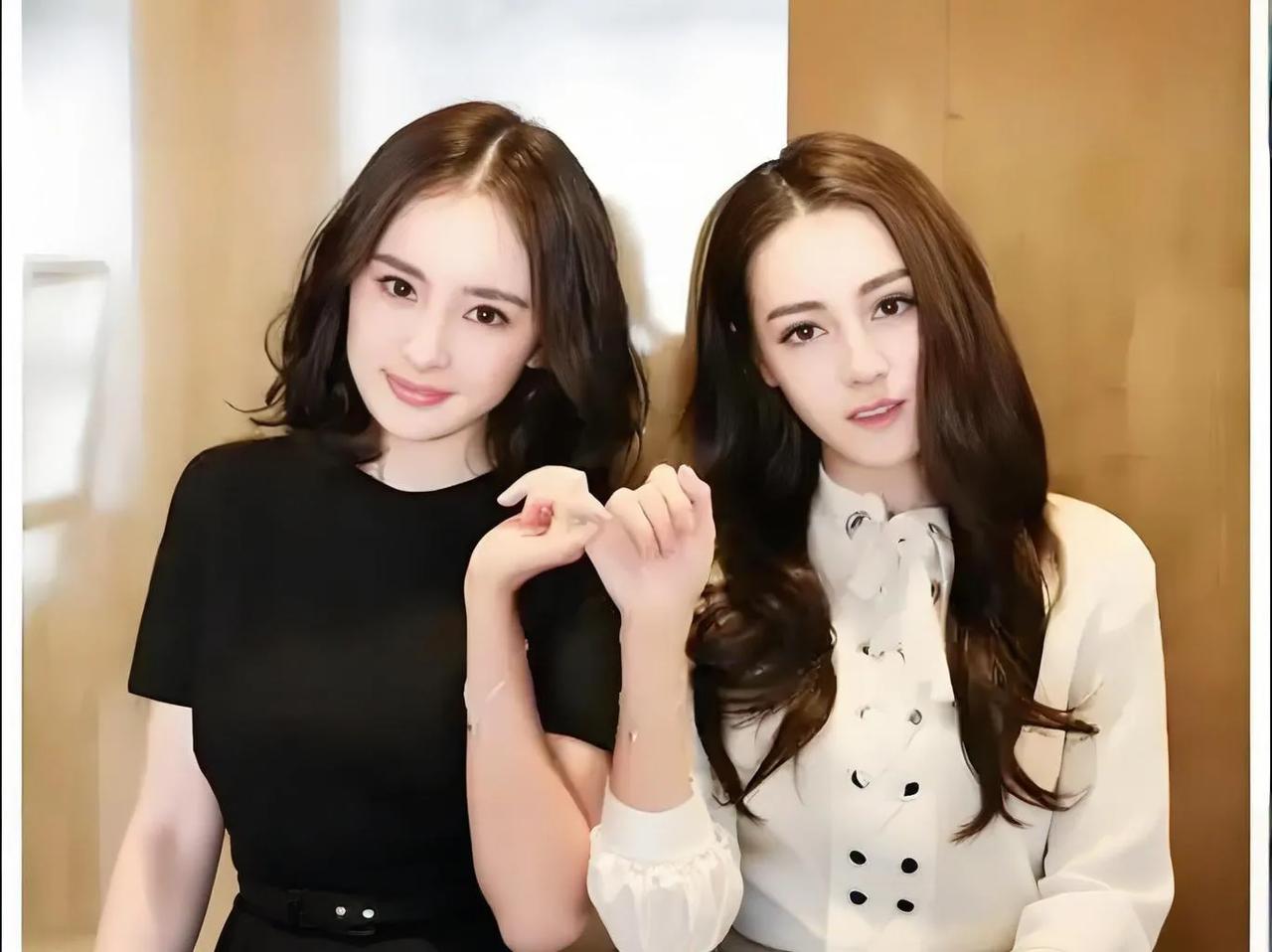 #杨幂迪丽热巴，谁更好看##杨幂迪丽热巴，谁更好看？其实，最美的风景是你！

 