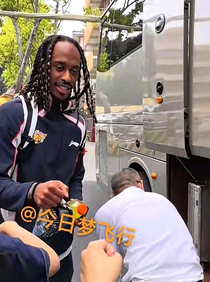 广东队出征阵容突发折损，三名主力临时缺席的表象下，实为长期伤病积累的集中爆发。