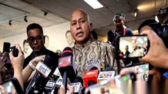 菲律宾这场大戏，最狠的角色不是总统马科斯，也不是他爹的老对头杜特尔特。
是总统的