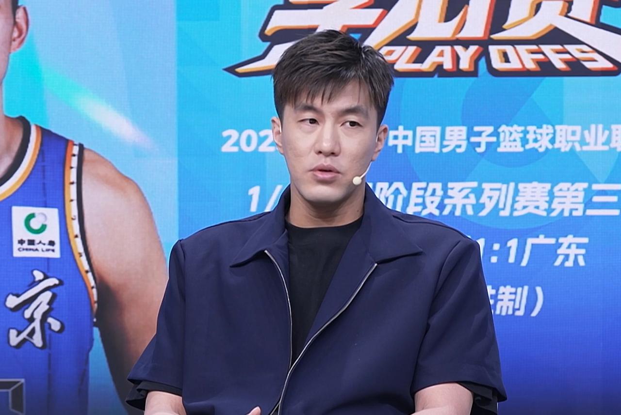 郭艾伦：杜锋导是老教练了，不管输赢，都面不改色心不跳！
CBA季后赛可谓是惊心动