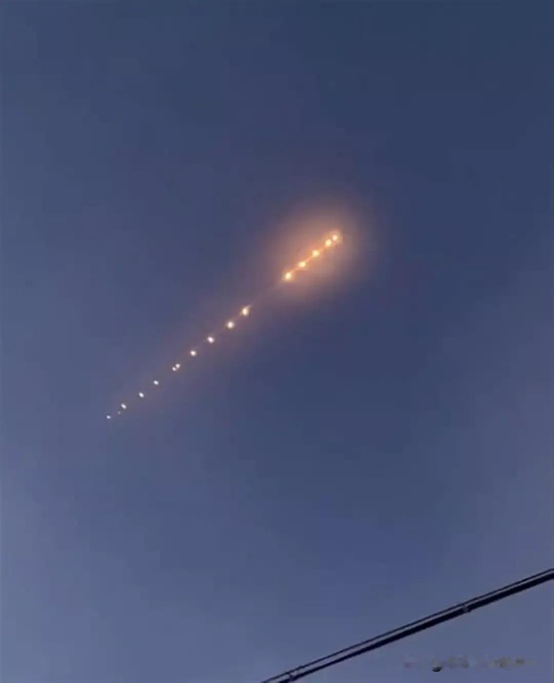 最近“千帆星座”的总指挥胡海鹰说了句大实话：马斯克搞的那个星链，已经把近地轨道里