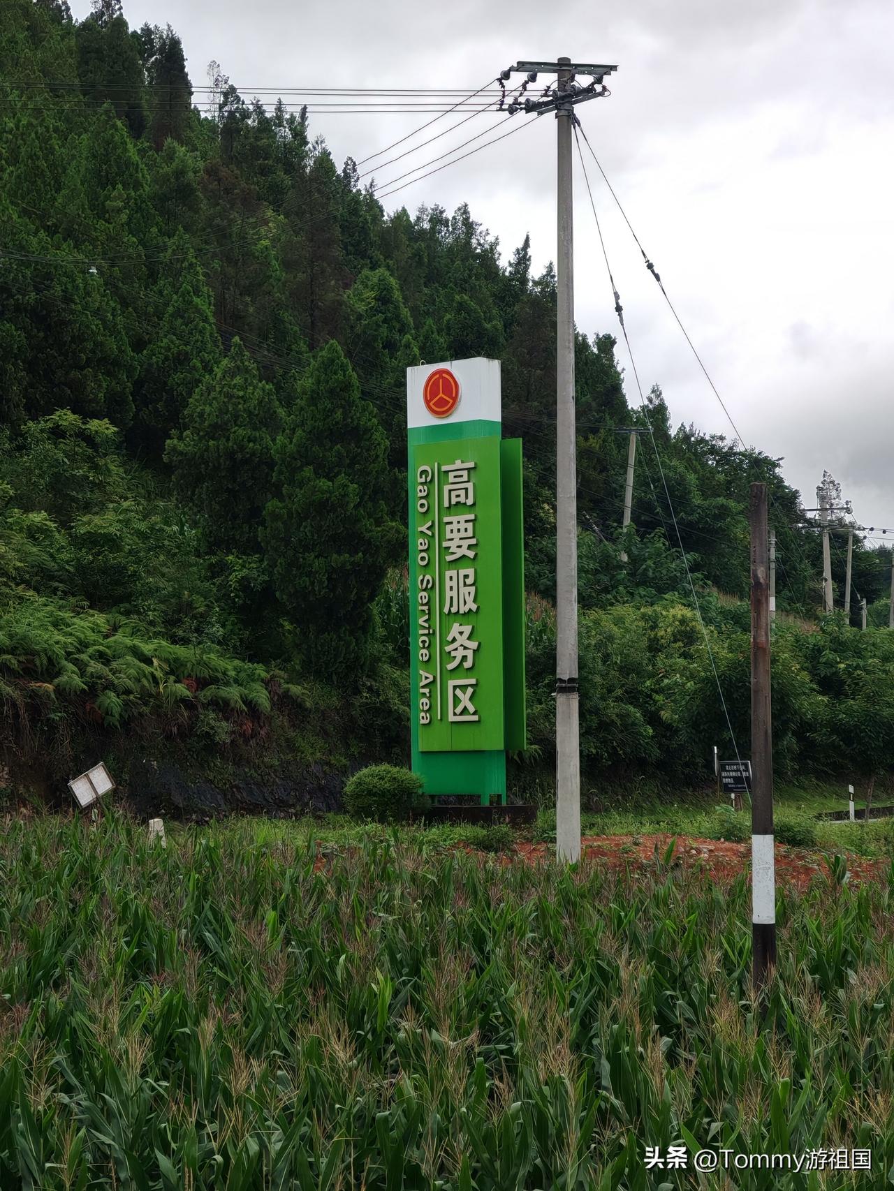免费露营地
1、停车收费
2、有卫生间
3、有水
4、可以看风景~梯田
5、空气