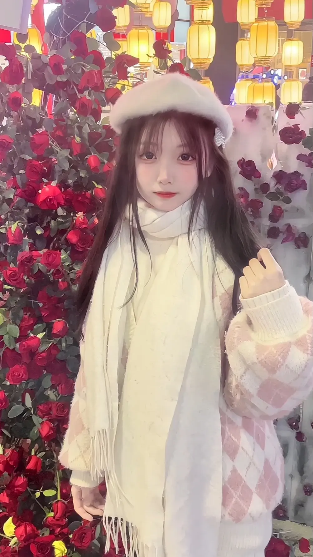 “也许世界上也有五千朵和你一模一样的花，但只有你是我独一无二的玫瑰。”