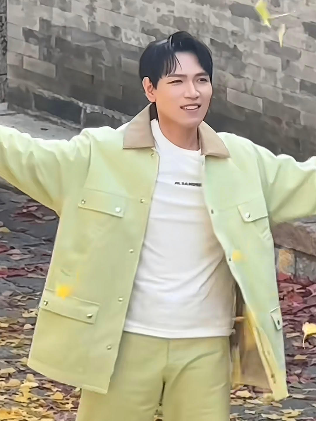 【#杨宗纬演出受伤仍未恢复#】#杨宗纬将缺席录制央视综艺频道演唱会#8月26日晚