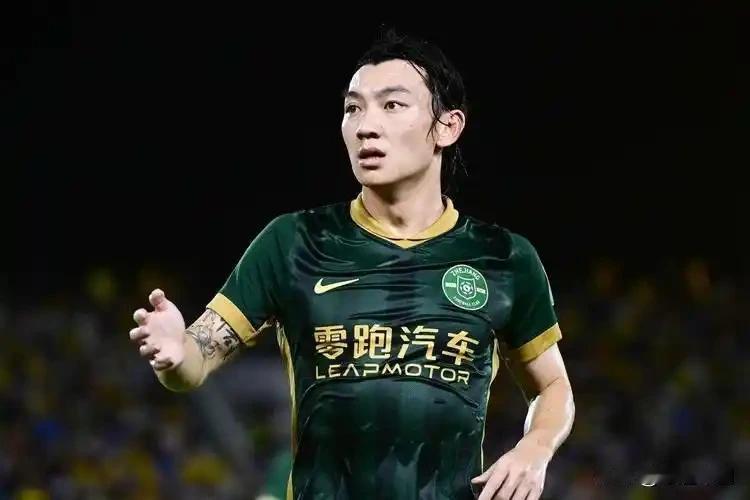 两大世界名帅全都欣赏他！带伤死磕赛场的童磊，精神属性拉满
 
说起国内韧性最强的