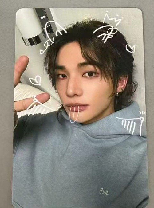 舌头是必须要吐的 耳朵是必须要穿孔的小屁孩 