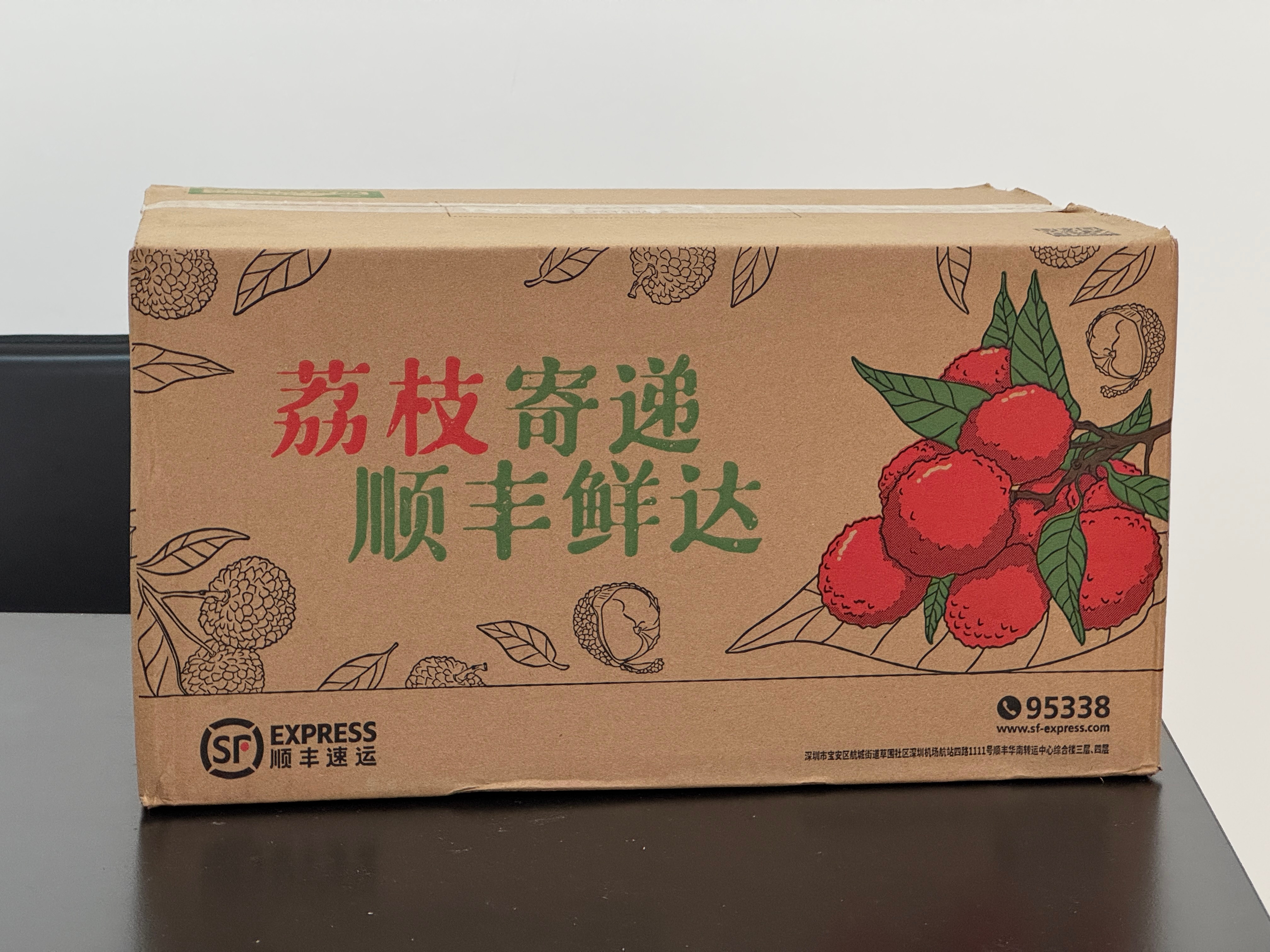 感谢空投的荔枝，今晚边看电视边吃！千里送荔枝这事，一千公里以上，顺丰空运快，一千