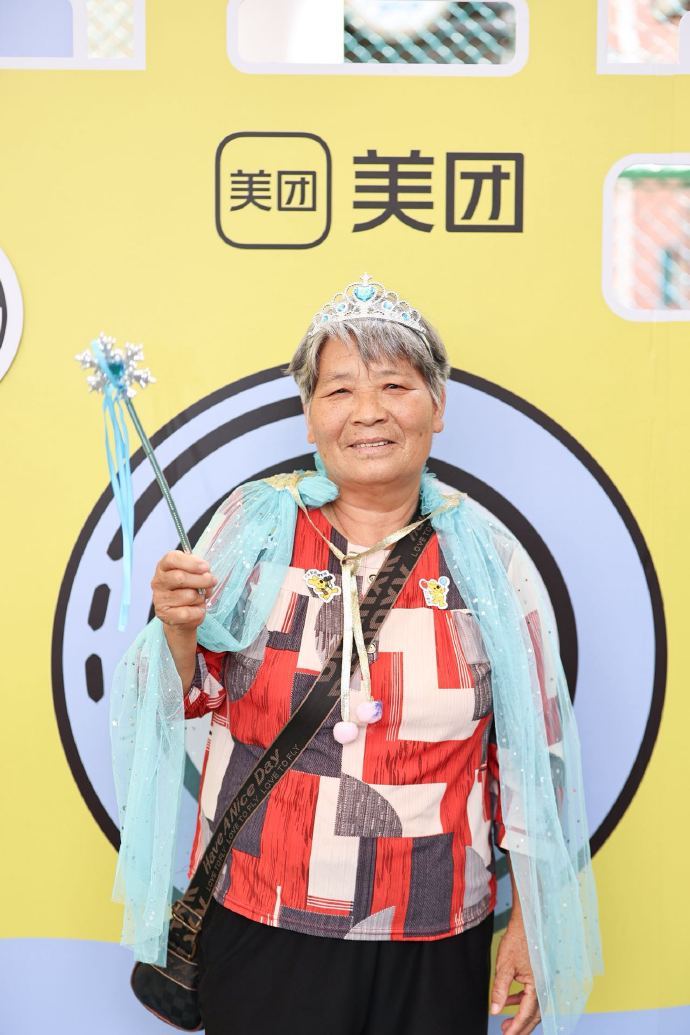 六一手艺人把主题乐园搬到了家门口手艺人把每个小孩的六一愿望都当真了 最有温度的六