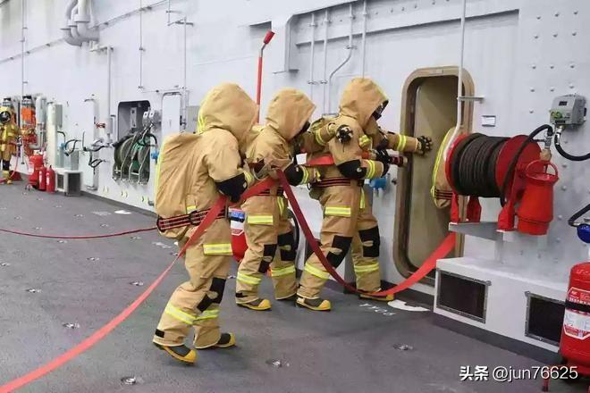 航母损伤谁来管控？
航空母舰在中弹后，如何不使损失进一步扩大，将对航母本身的破坏