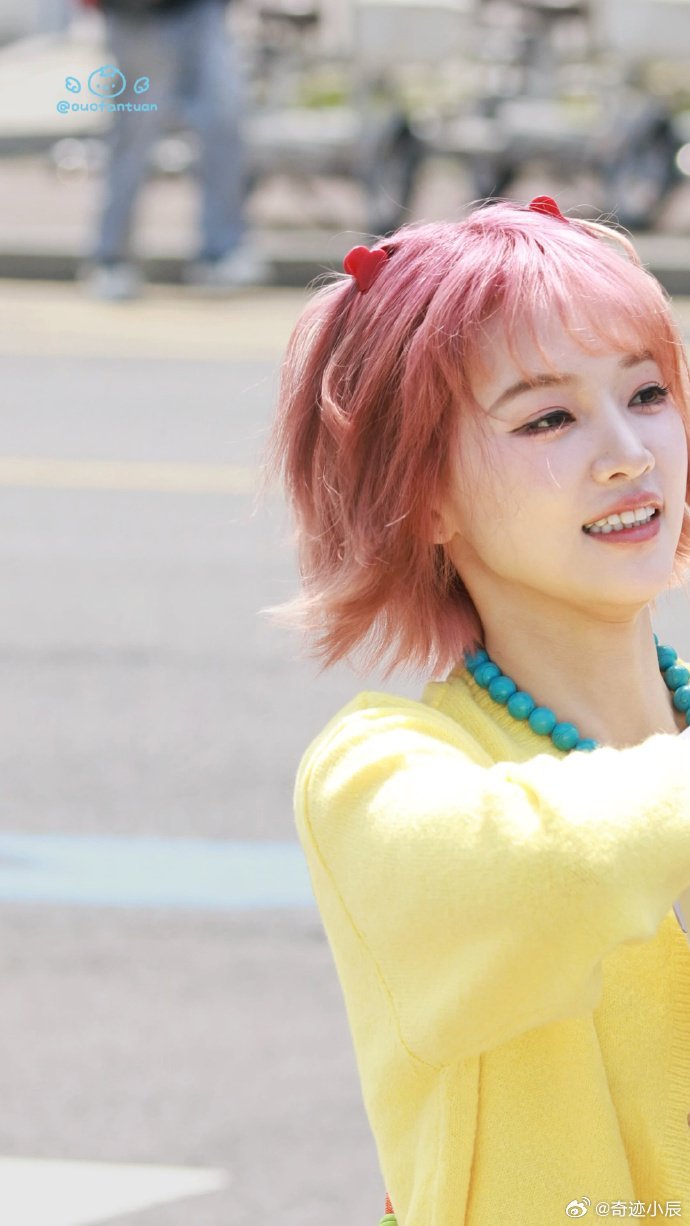 黄灿灿回应直播闯祸 真诚回应超圈粉，直播小插曲尽显真实，期待她在《乘风2026》