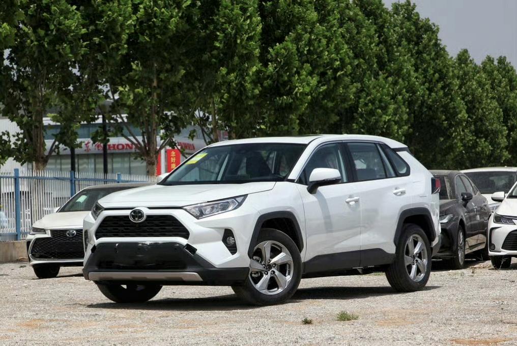 RAV4荣放月销16000台+，你觉得大家买这车的理由是？
前两天路上看到了新荣