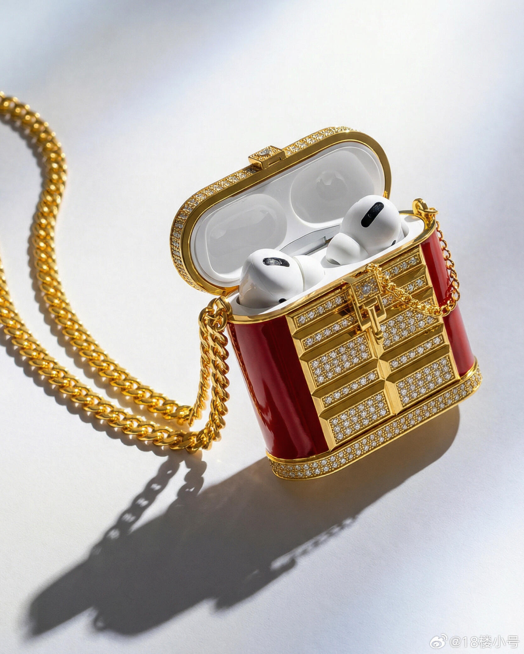 周大福新出了几个配饰，耳机壳78万...…看出来了，真是爱马仕总监过去了，以后可