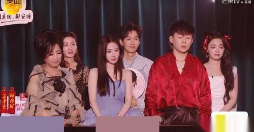 6进4啊，张碧晨被淘汰了？我看了三遍，真的假的嘛！
她这嗓子，在台上唱《嘉宾》的