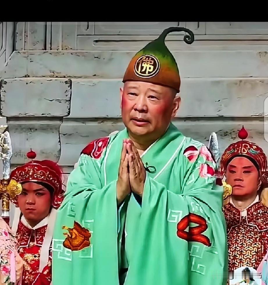 毁誉参半？当年小剧场快关门，电视相声跟念报纸似的，是他郭德纲把老段子一句句刨回来