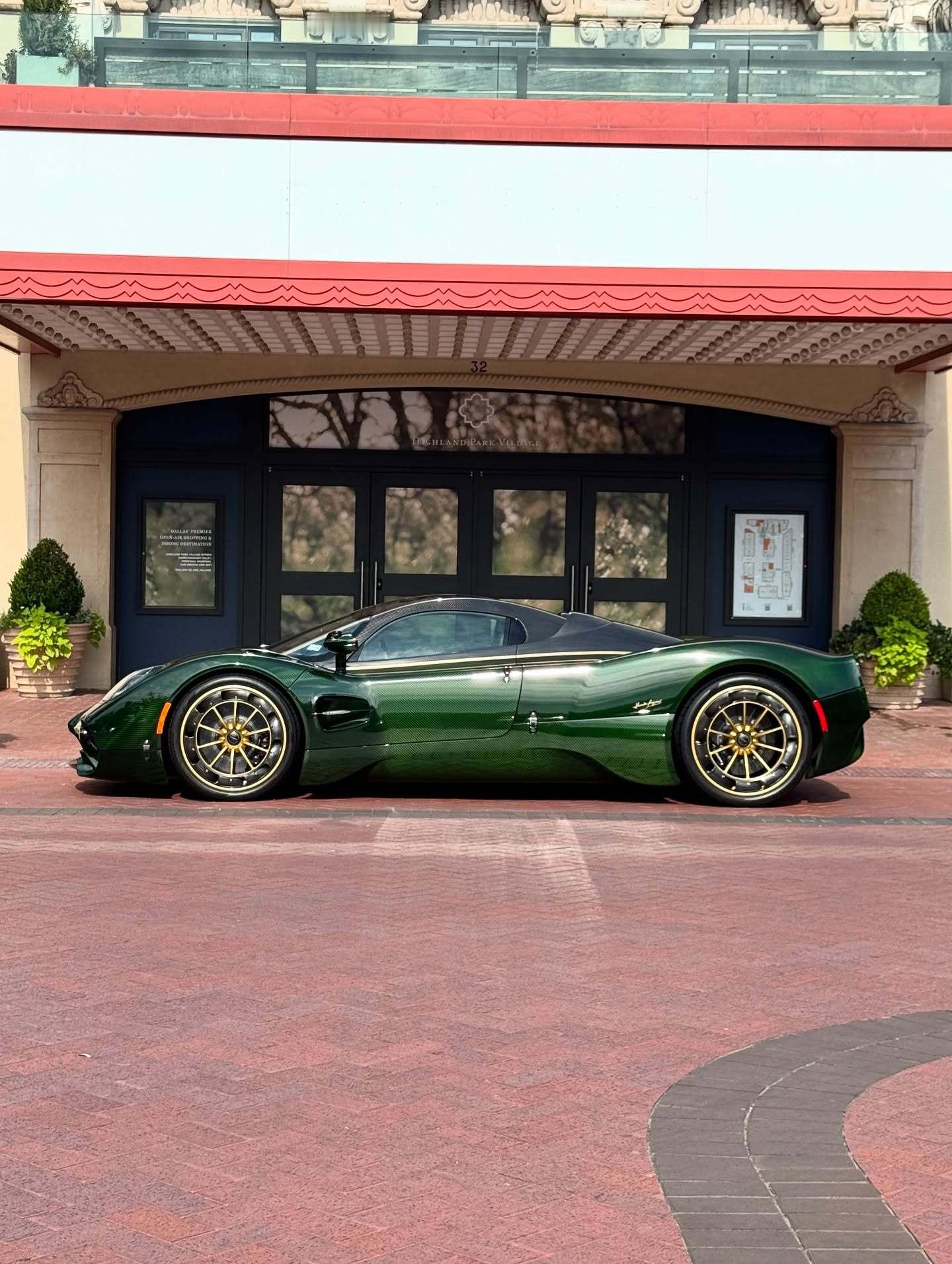 Pagani Utopia帕加尼帕加尼utopia 这台绿色裸碳帕加尼Utopi