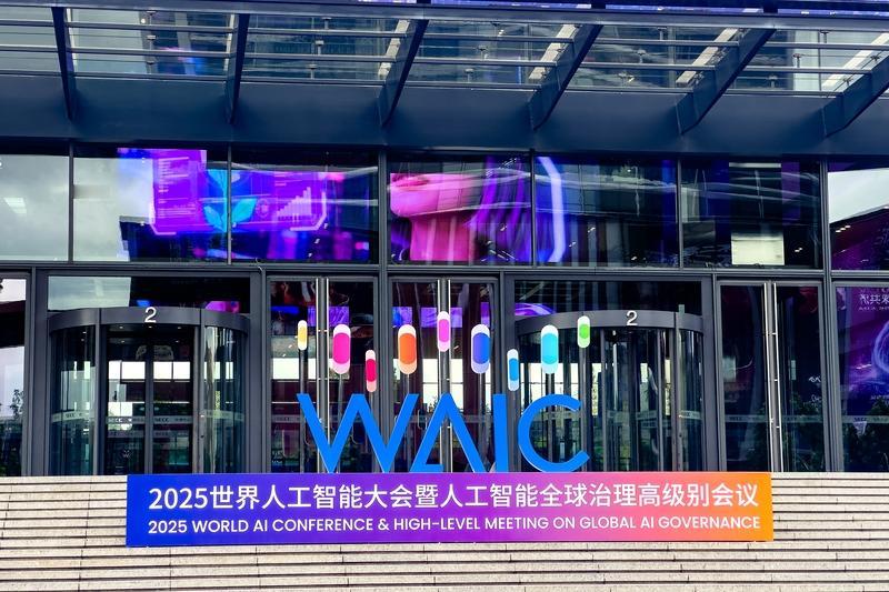 看到澳大利亚评论说中国在世界科技七十四项顶级成果中占六十七项，这数据一摆出来，真