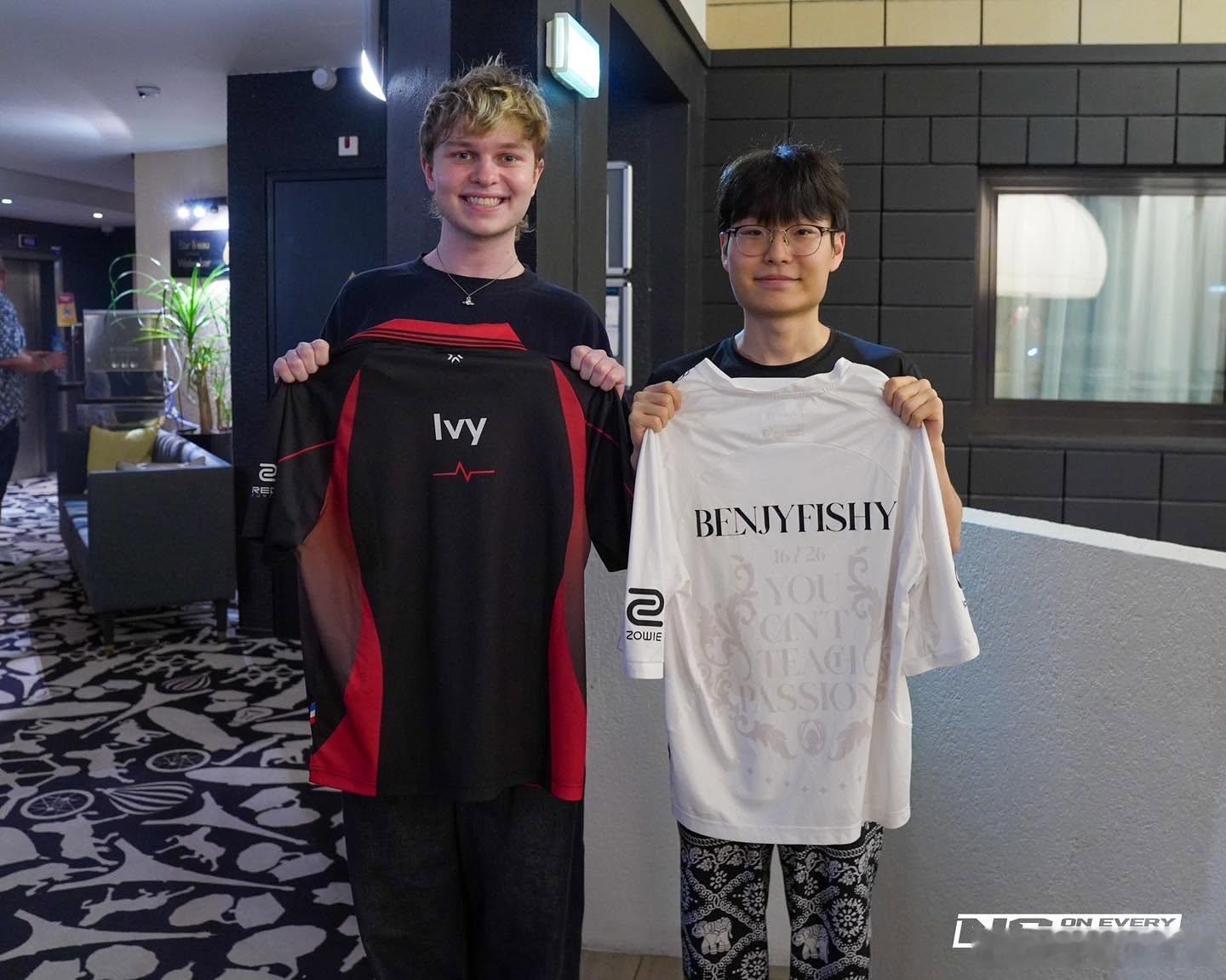 笨鸡和Ivy交换了队服ewc电竞世界杯2026ewc无畏契约HereticsVa