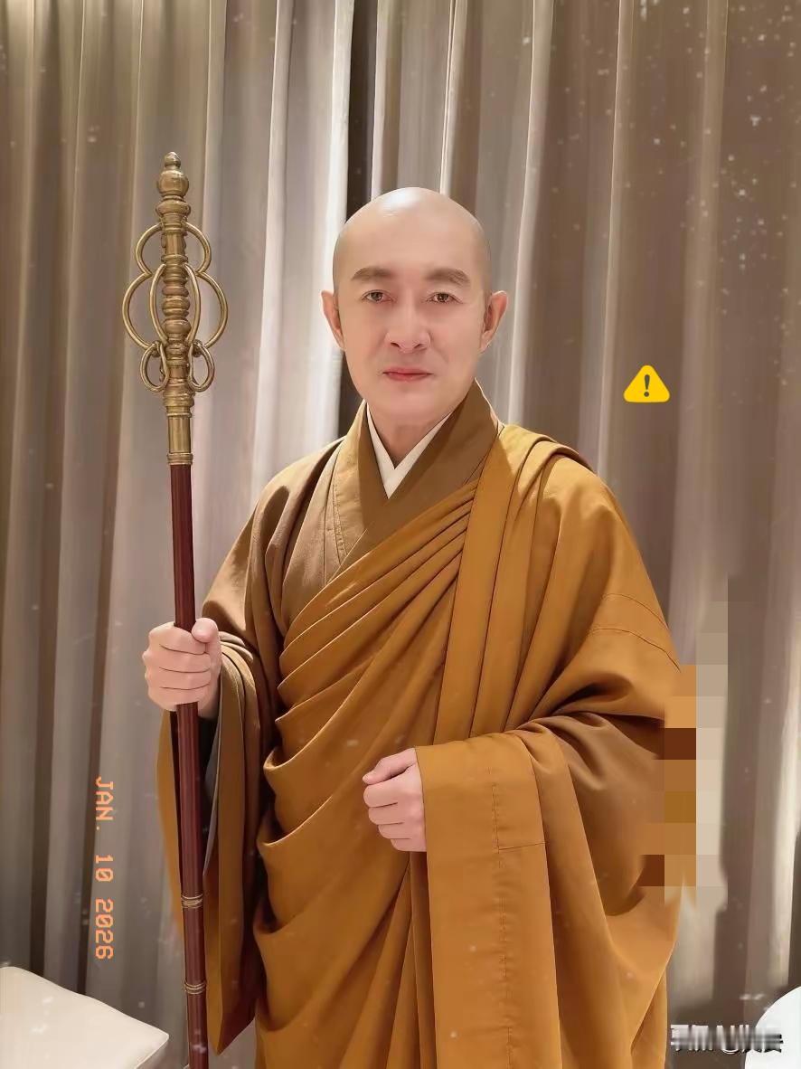 现在的年轻人不看电视，就爱玩手机，看电视的多是中老年人……
然而，一到了三节、跨