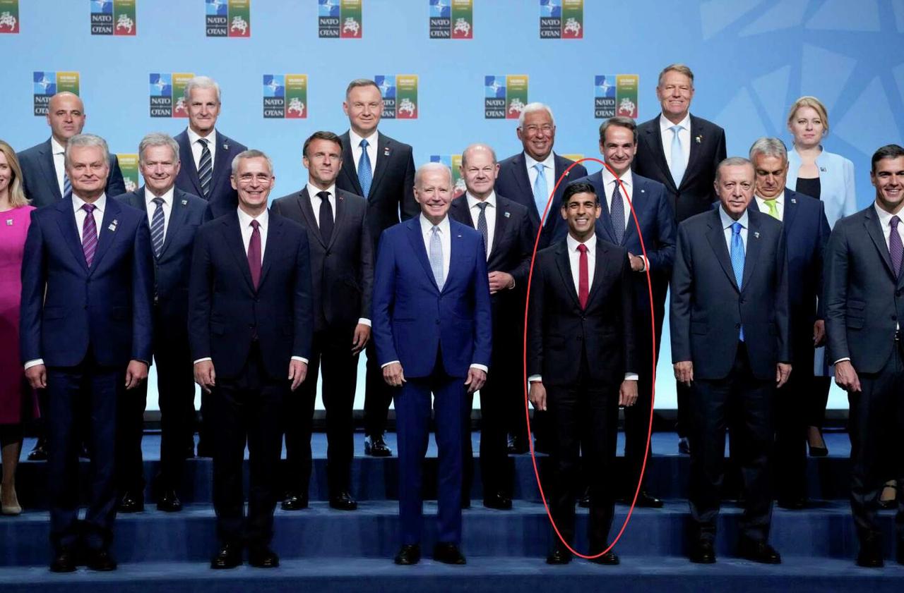 英国苏纳克长不高的原因找到了！

40多年来英国人身高越来越矮，日不落帝国已日薄