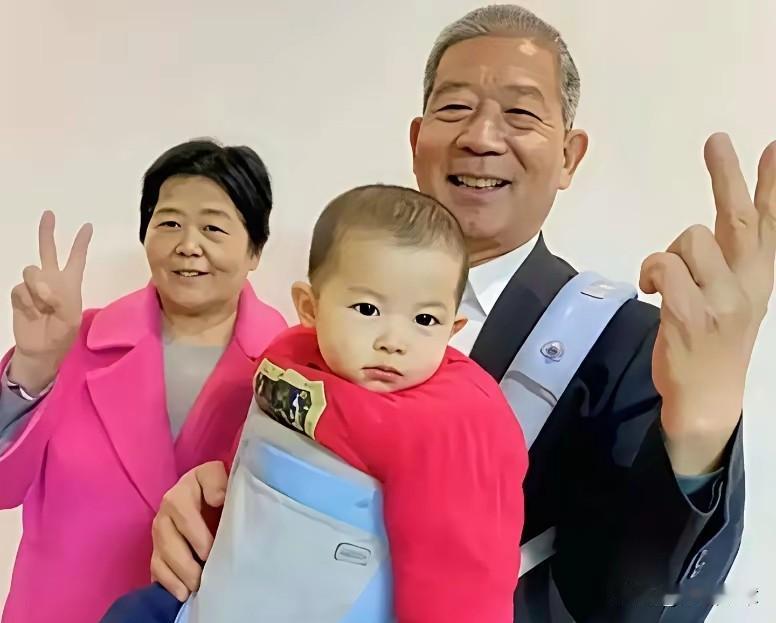 奇迹还是冒险，田新菊的故事。

2019年，田新菊67岁，生了个女儿，叫天赐，大