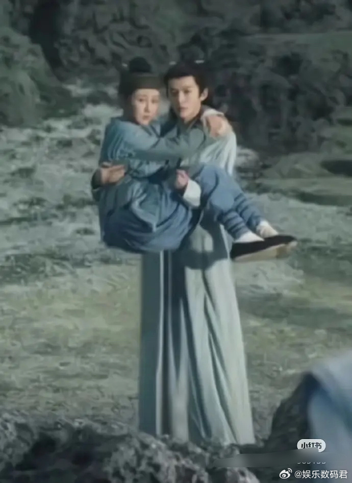 古偶的公主抱真的好看吗？怎么都爱拍[抱抱][抱抱] ​​​