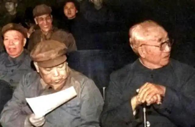 1980年11月，中央政治局召开扩大会议，系统总结粉碎“四人帮”以来的工作得失，