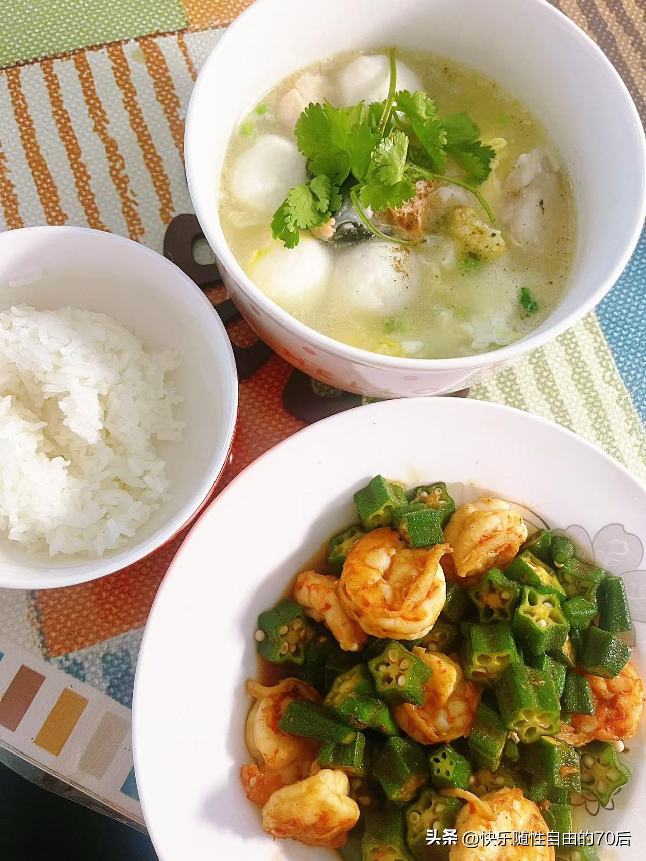 生活或许匆忙，但美食不可辜负。好好吃饭，就是对自己最好的犒赏。
走赴一场味觉的盛