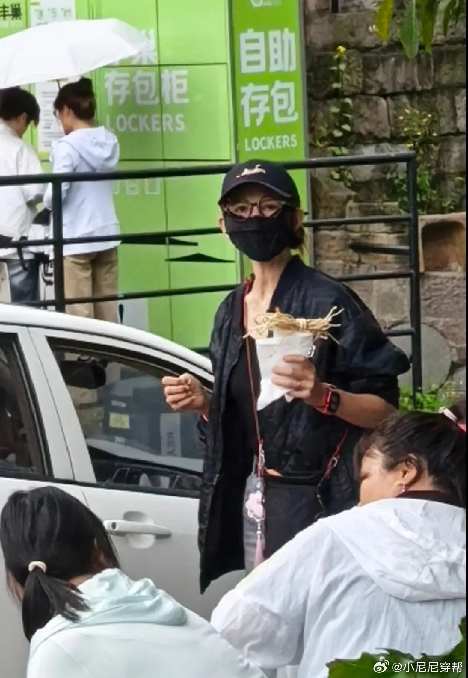 蔡少芬张晋清明节回老家重庆，4月7日还有网友在重庆偶遇他们夫妻俩，张晋还带上了六